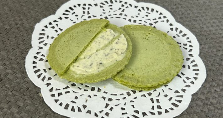 クワトロえびチーズ「モッツアレラ＆バジル」